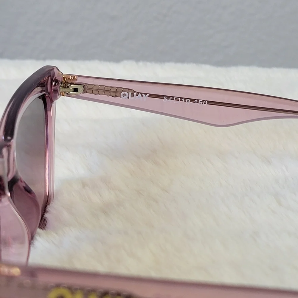 QUAY // ltd ed modern cateyes crystal berry frames berry gradient lenses